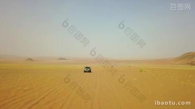 荒凉沙漠汽车行驶高清实拍